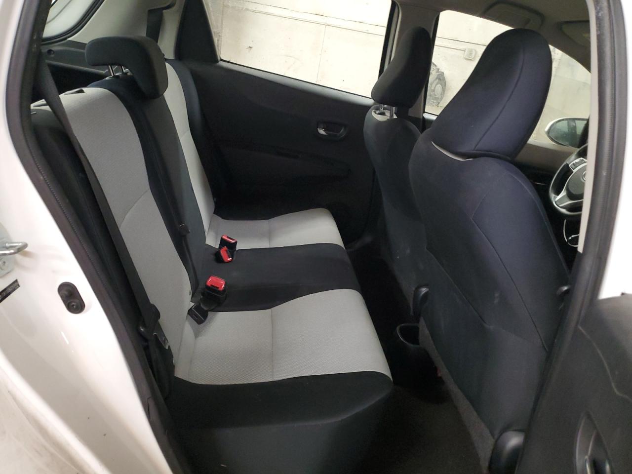 2012 Toyota Yaris - Image 10