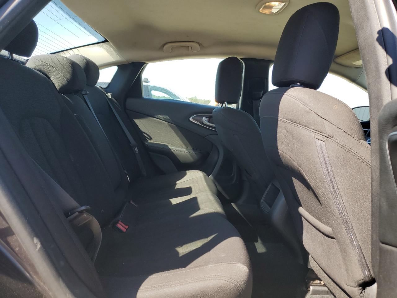2015 Chrysler 200 - Image 11