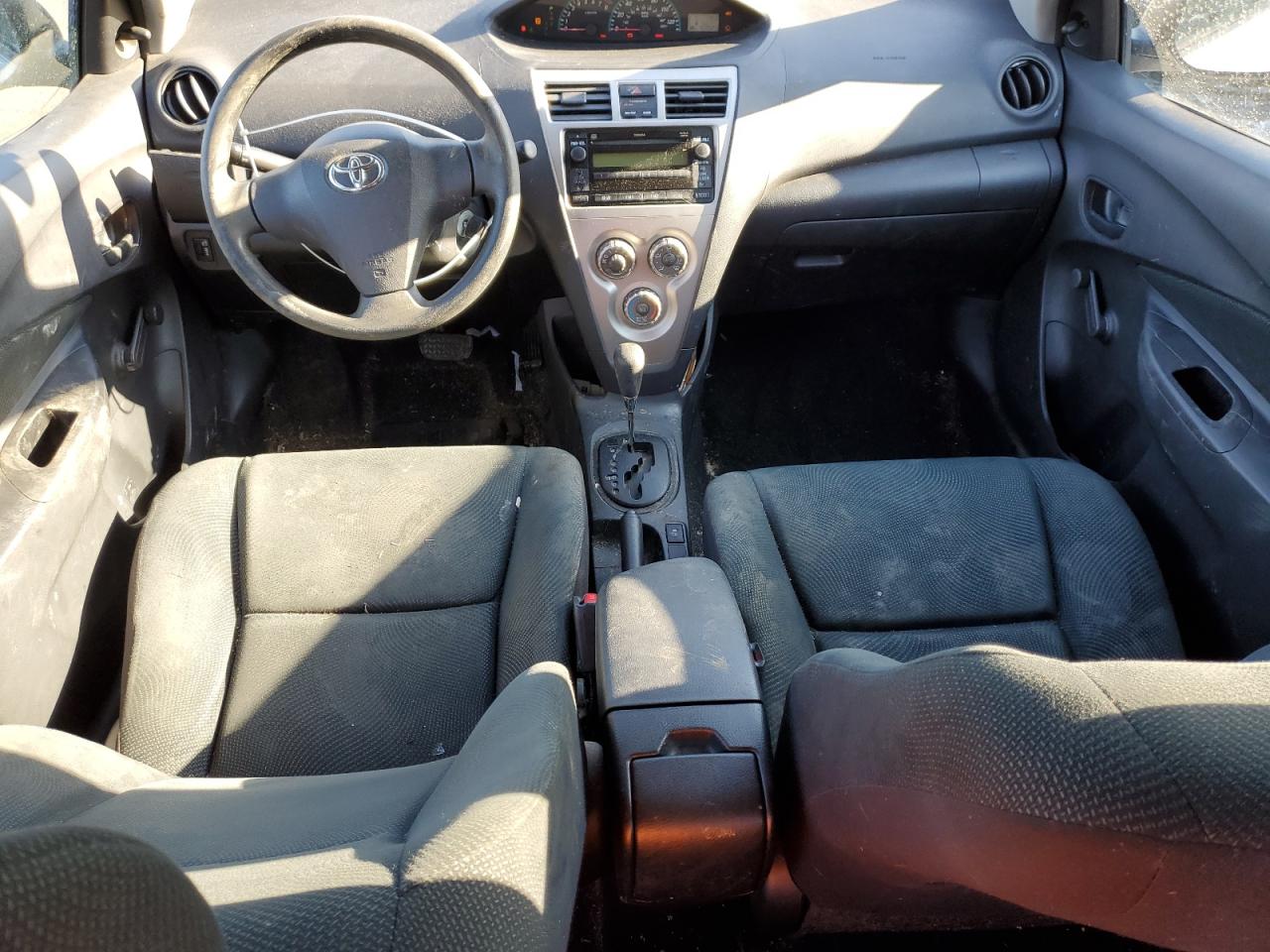 2010 Toyota Yaris - Image 8