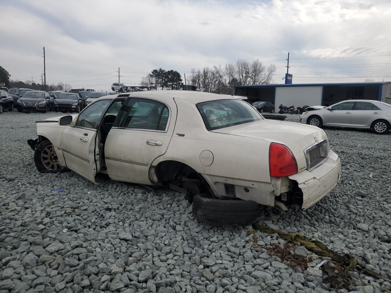 2007 Lincoln Town Car - Image 2
