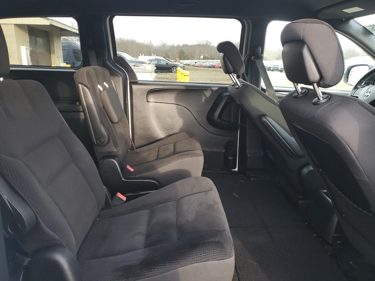 2018 Dodge Caravan - Image 11