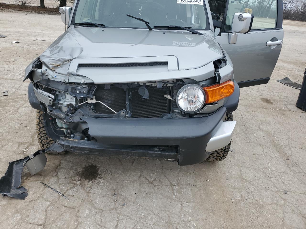 2010 Toyota FJ Cruiser - Image 11