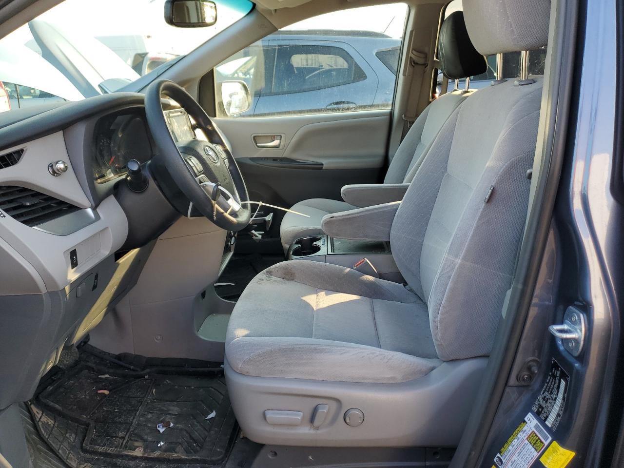 2017 Toyota Sienna - Image 7