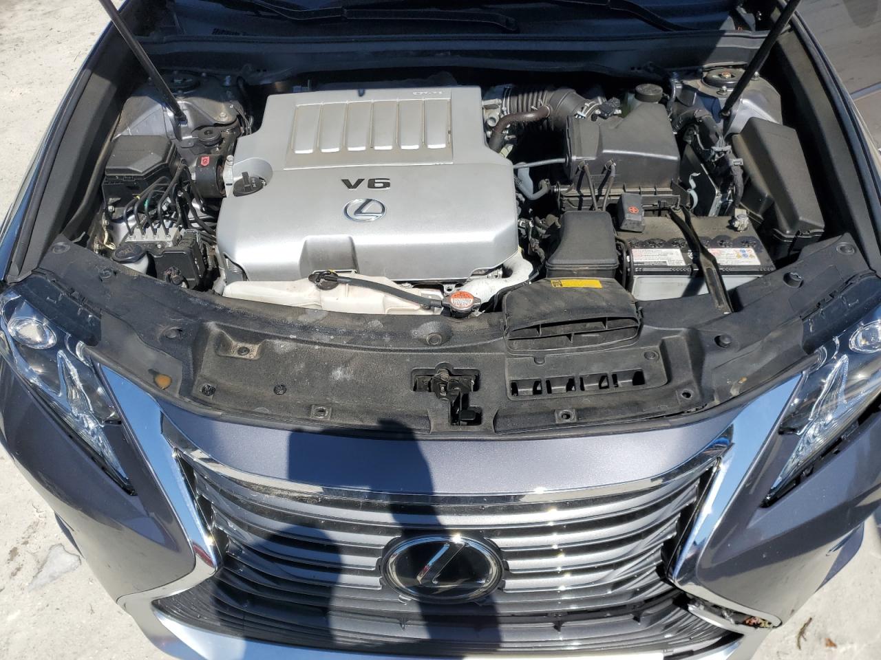 2016 Lexus ES - Image 11