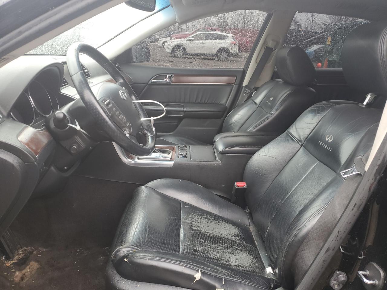 2010 Infiniti M - Image 8