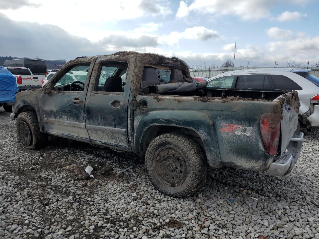 2004 Chevrolet Colorado - Image 2