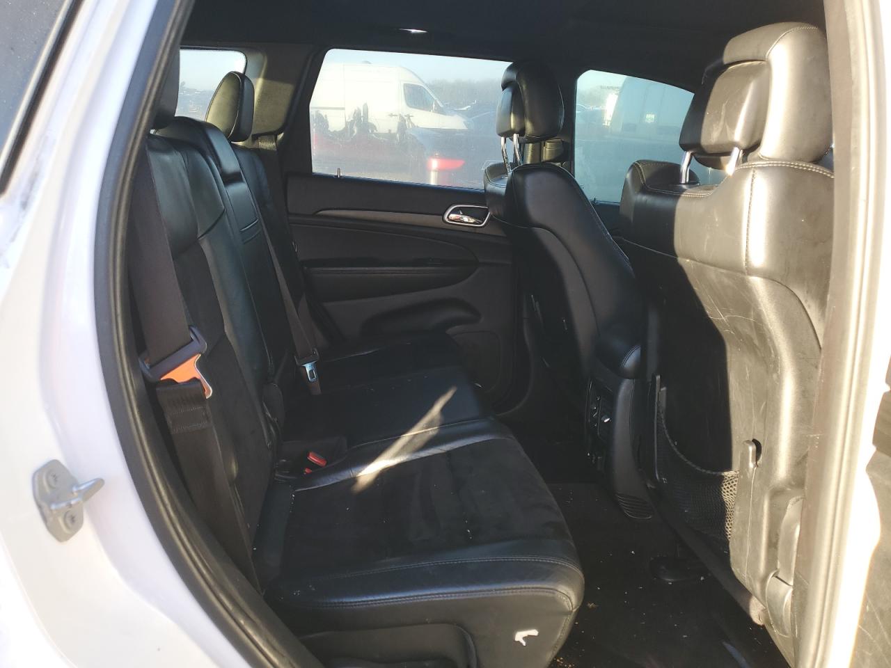 2015 Jeep Grand Cherokee - Image 11