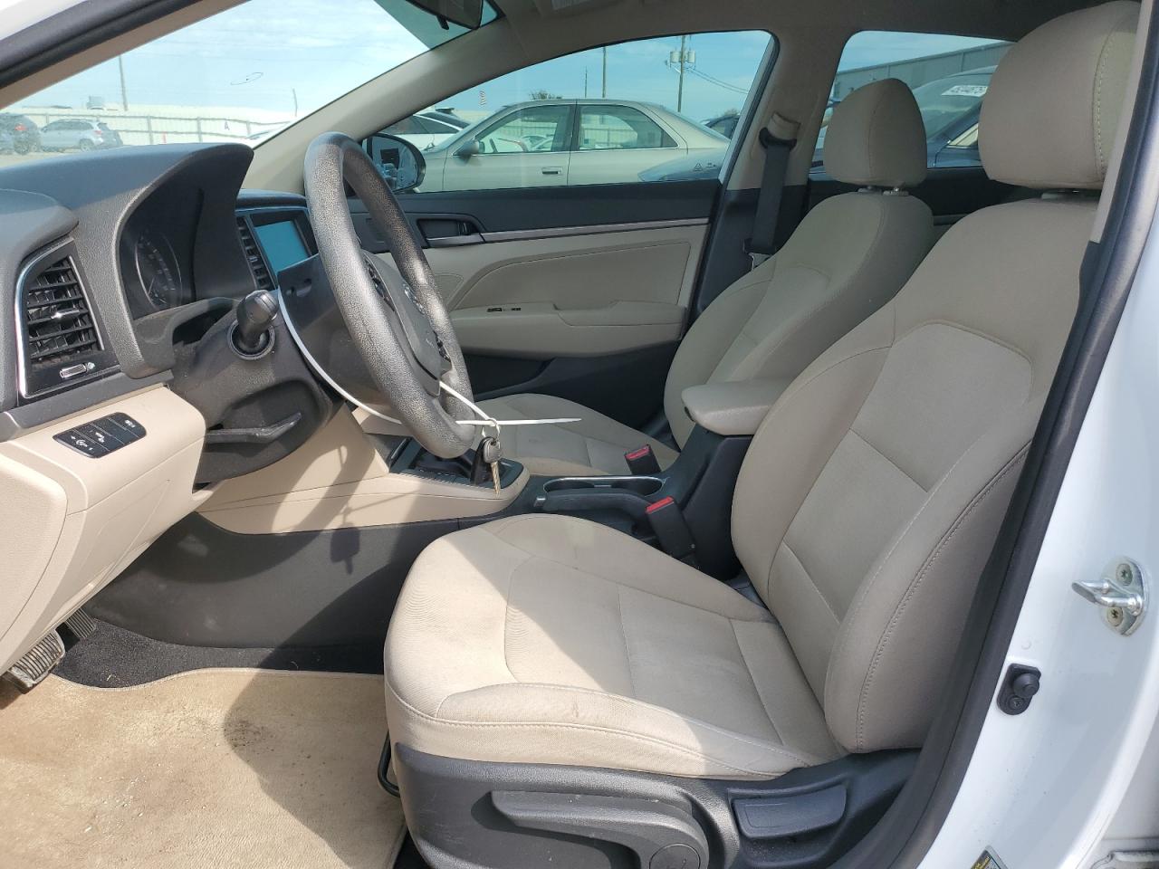 2018 Hyundai Elantra - Image 7