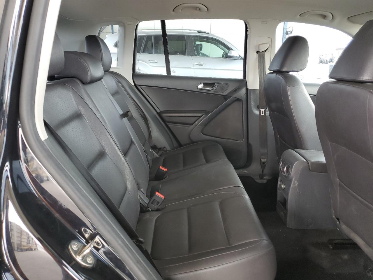 2016 Volkswagen Tiguan - Image 11