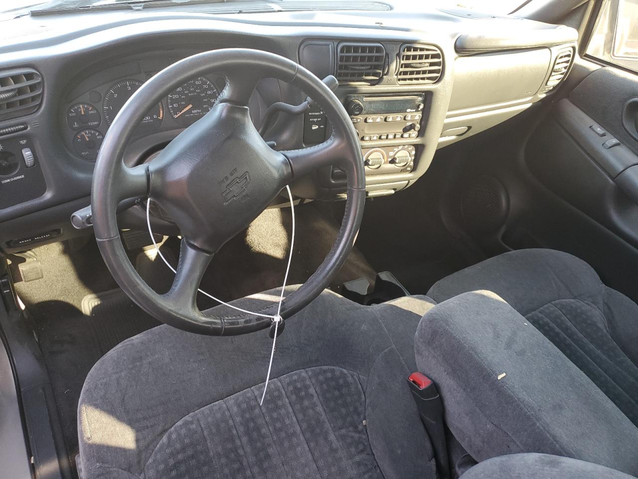 2002 Chevrolet S-10 Pickup - Image 8