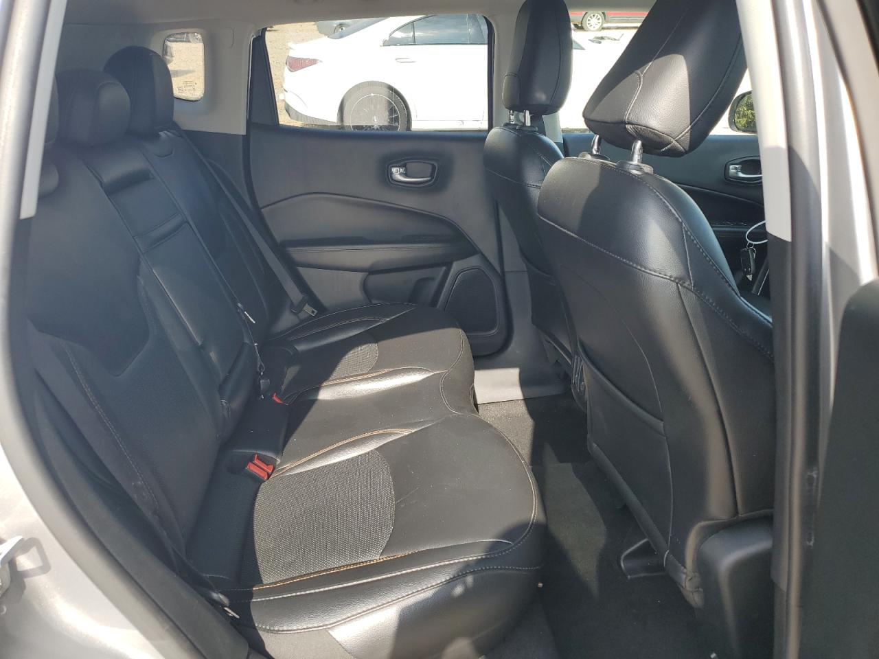 2019 Jeep Compass - Image 11