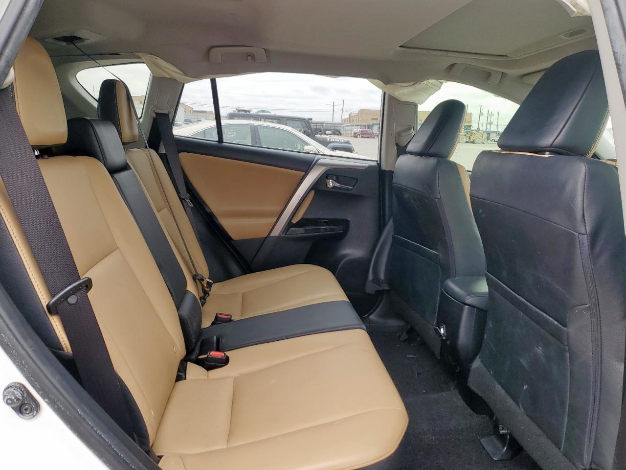 2018 Toyota RAV 4 - Image 11