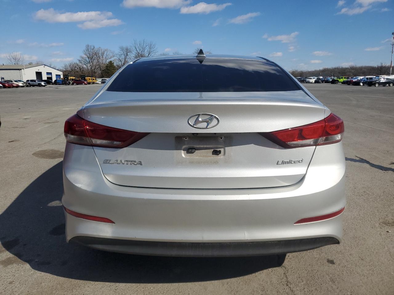 2017 Hyundai Elantra - Image 6