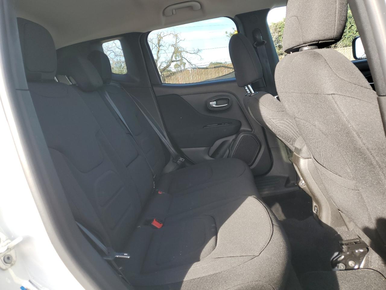 2020 Jeep Renegade - Image 11