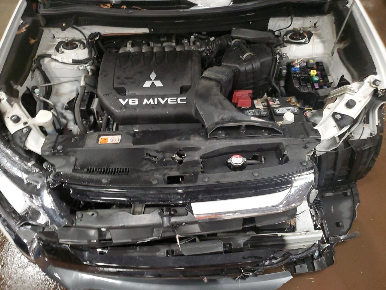2016 Mitsubishi Outlander - Image 12