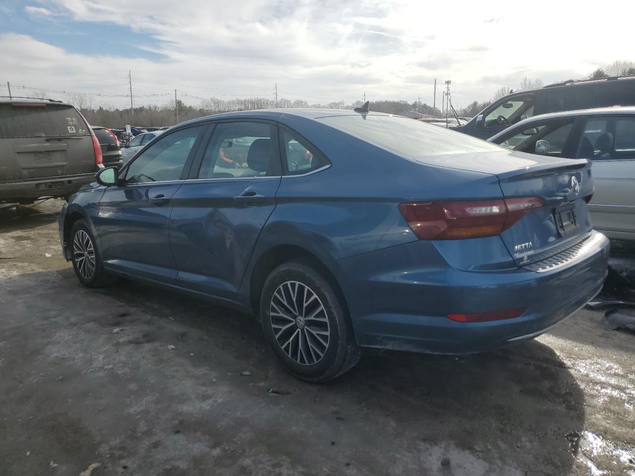 2019 Volkswagen Jetta - Image 2