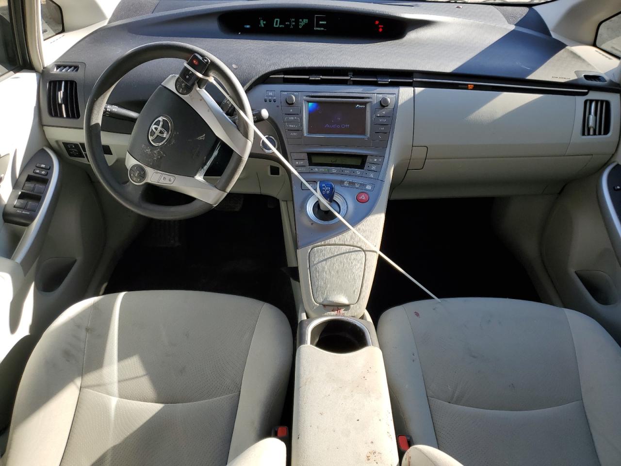 2015 Toyota Prius - Image 8