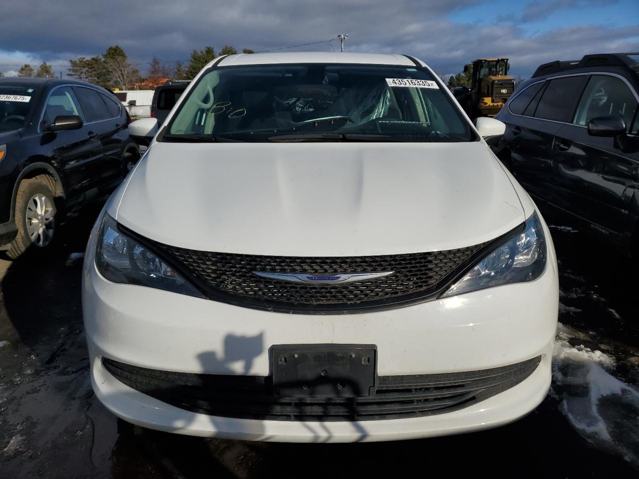 2020 Chrysler Voyager - Image 5