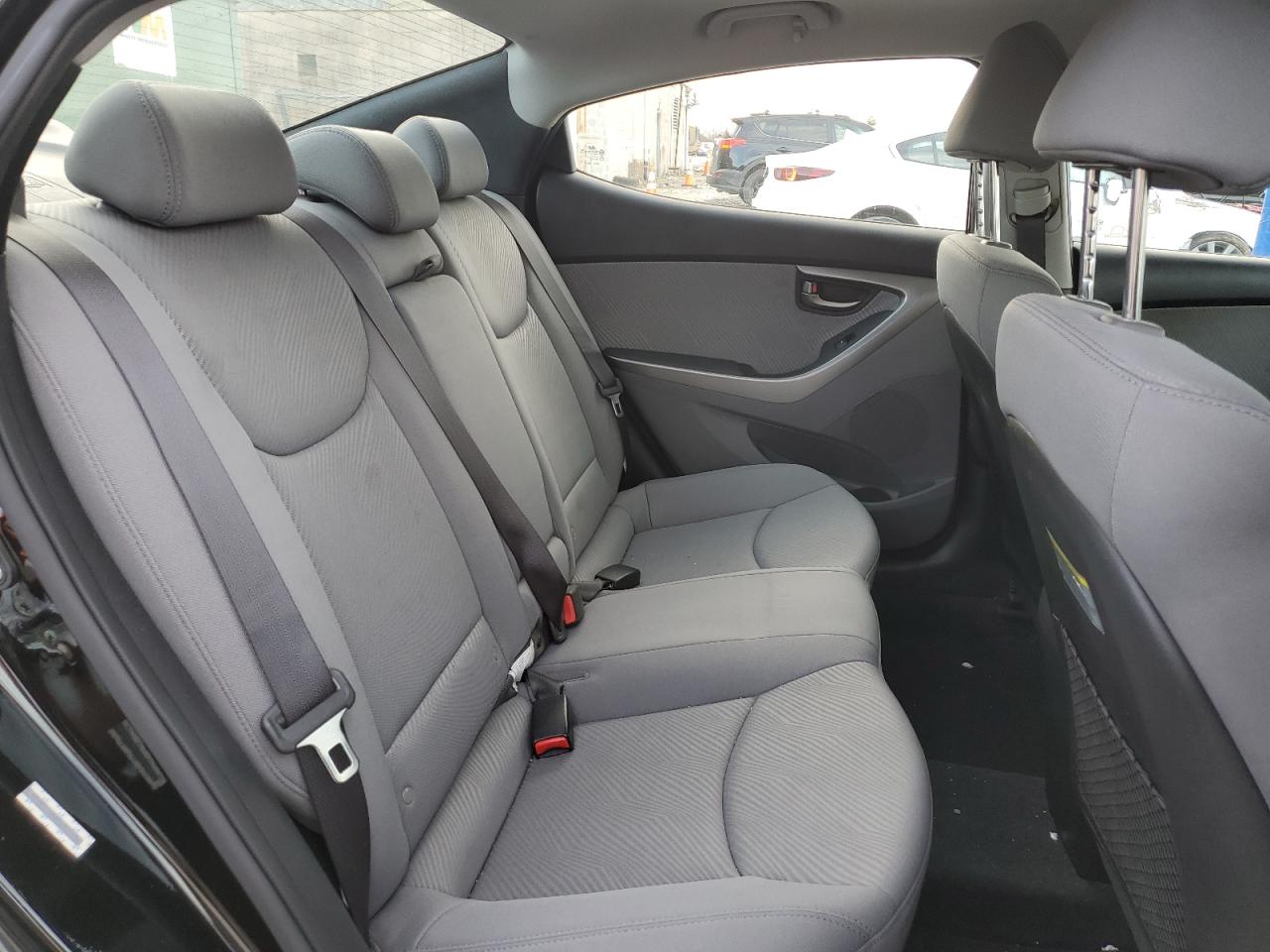 2013 Hyundai Elantra - Image 10