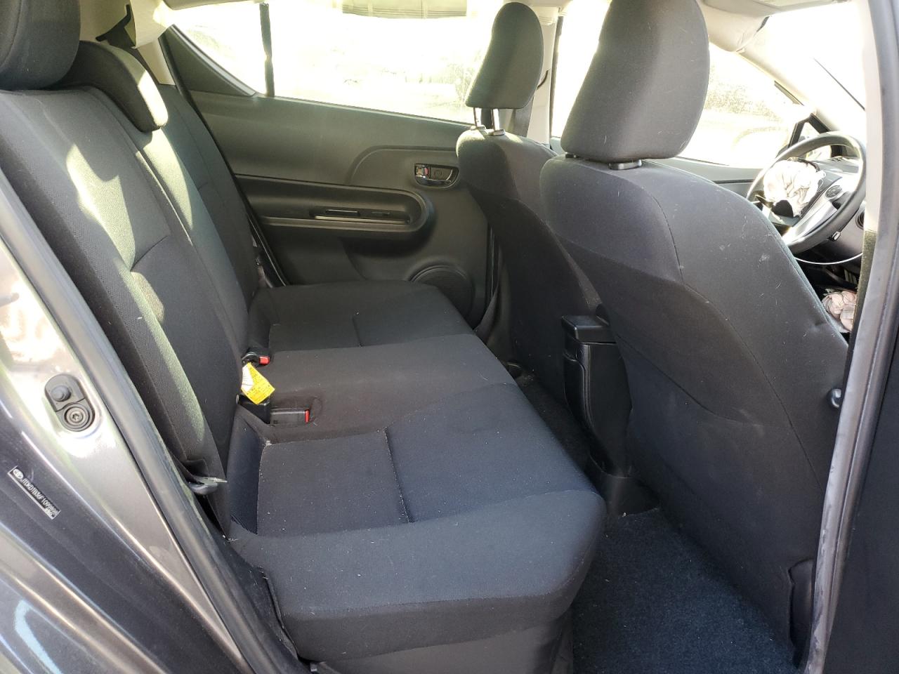 2015 Toyota Prius - Image 10