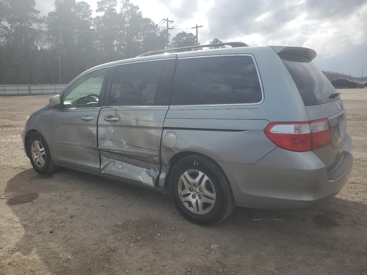 2005 Honda Odyssey - Image 2