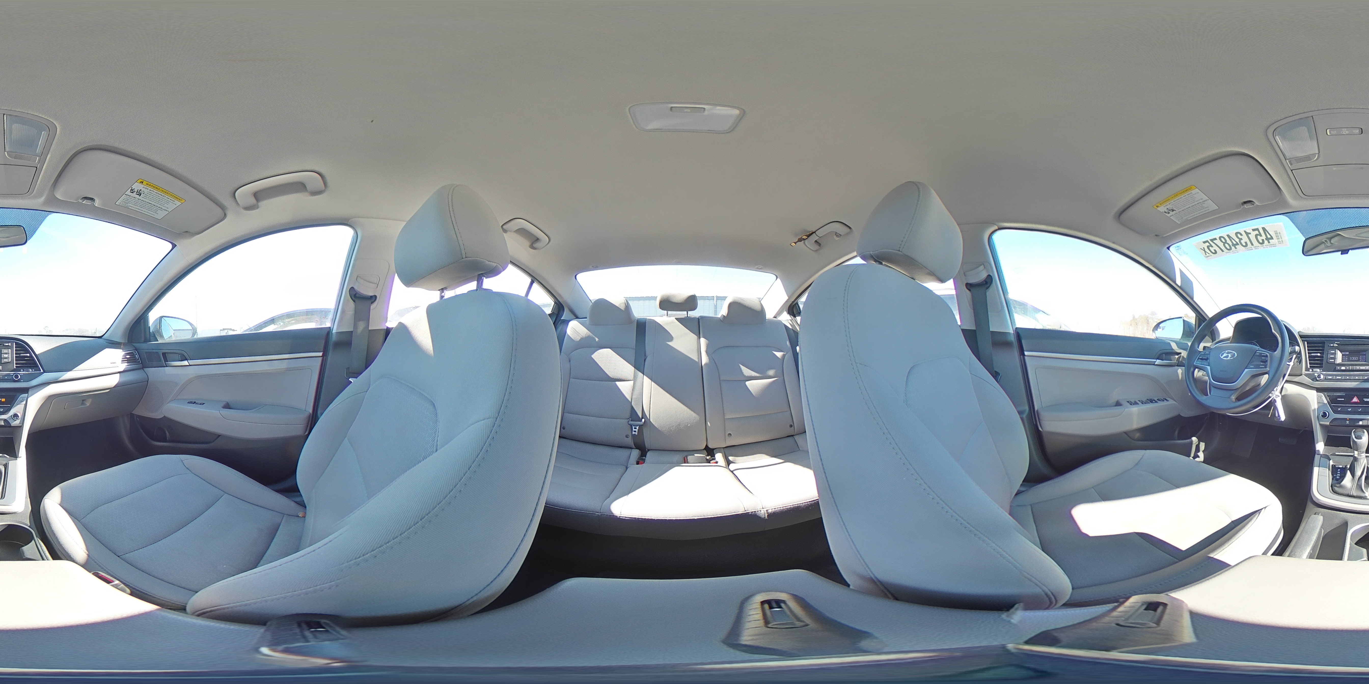 2018 Hyundai Elantra - Image 13