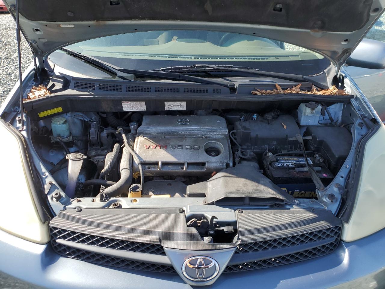2004 Toyota Sienna - Image 12