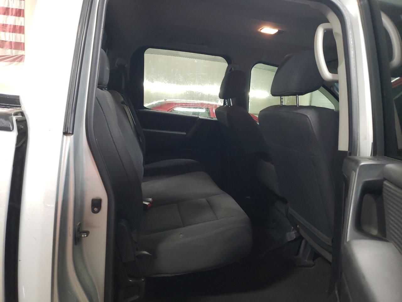 2009 Nissan Titan - Image 10