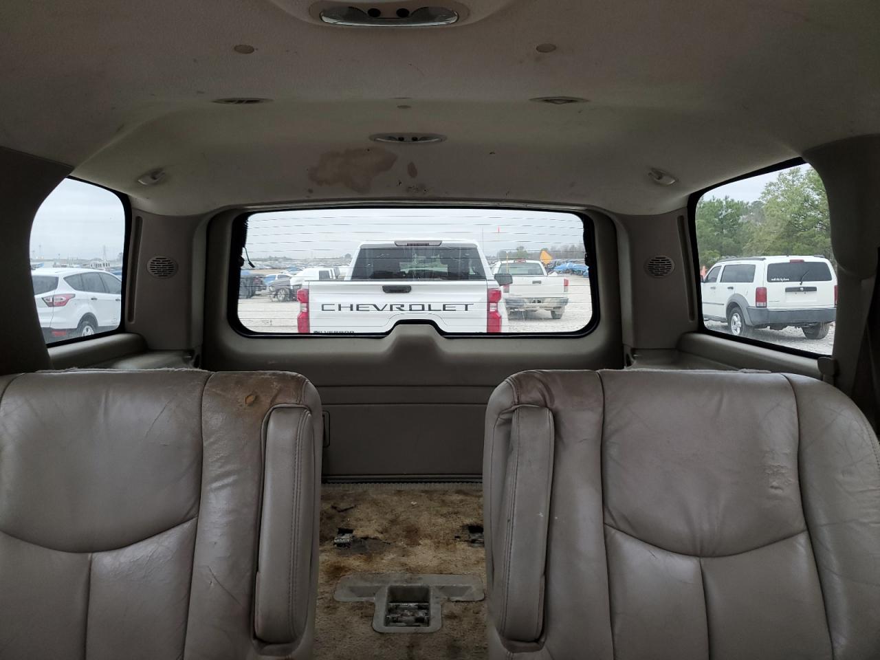 2003 Chevrolet Tahoe - Image 10