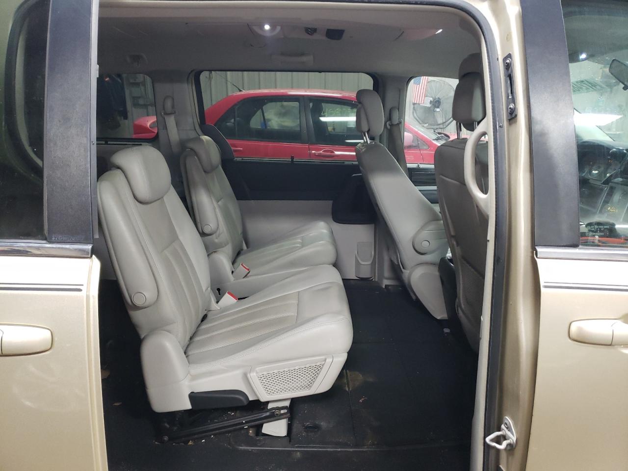 2010 Chrysler Town & Country - Image 11