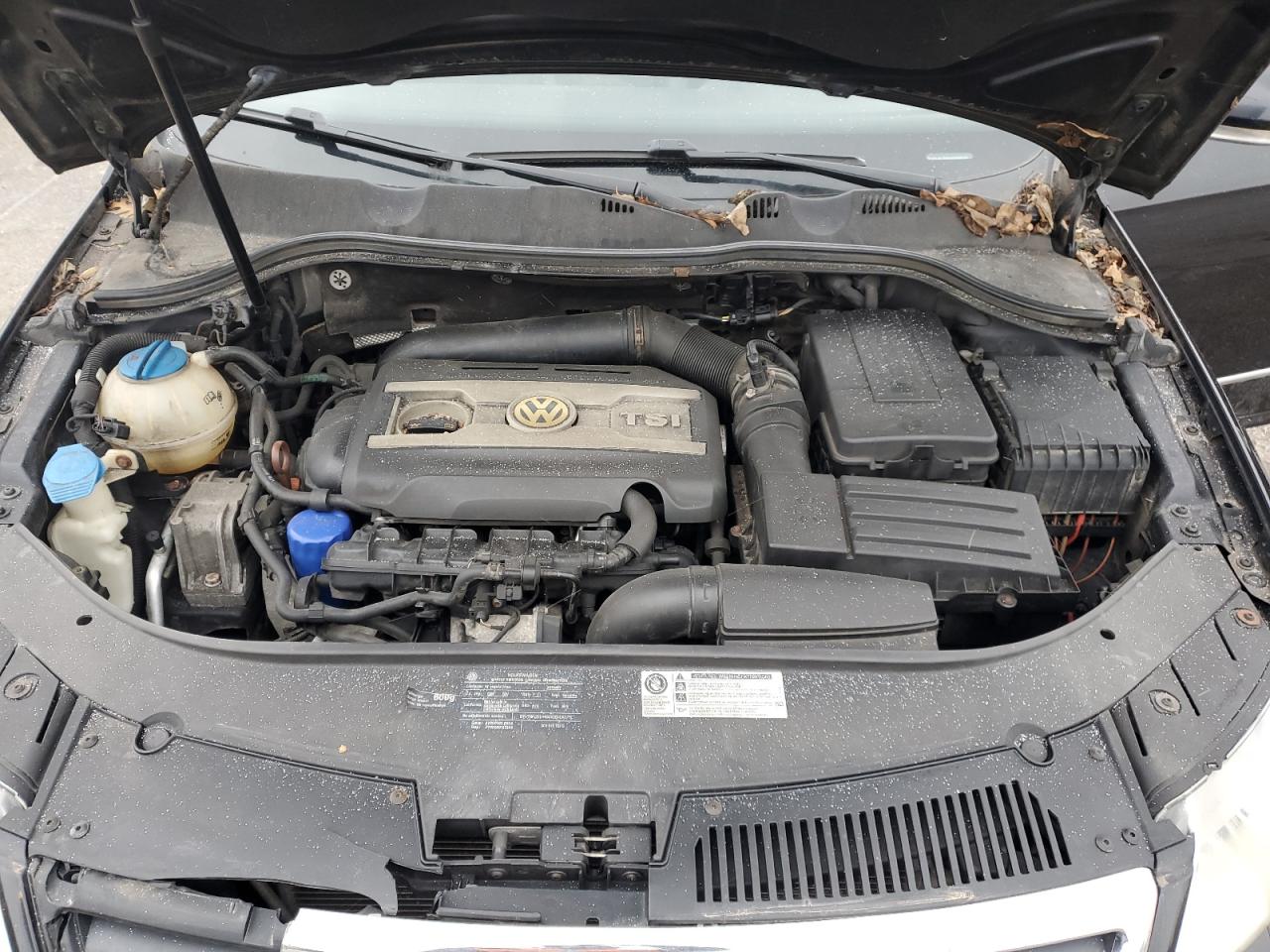 2010 Volkswagen Passat - Image 11