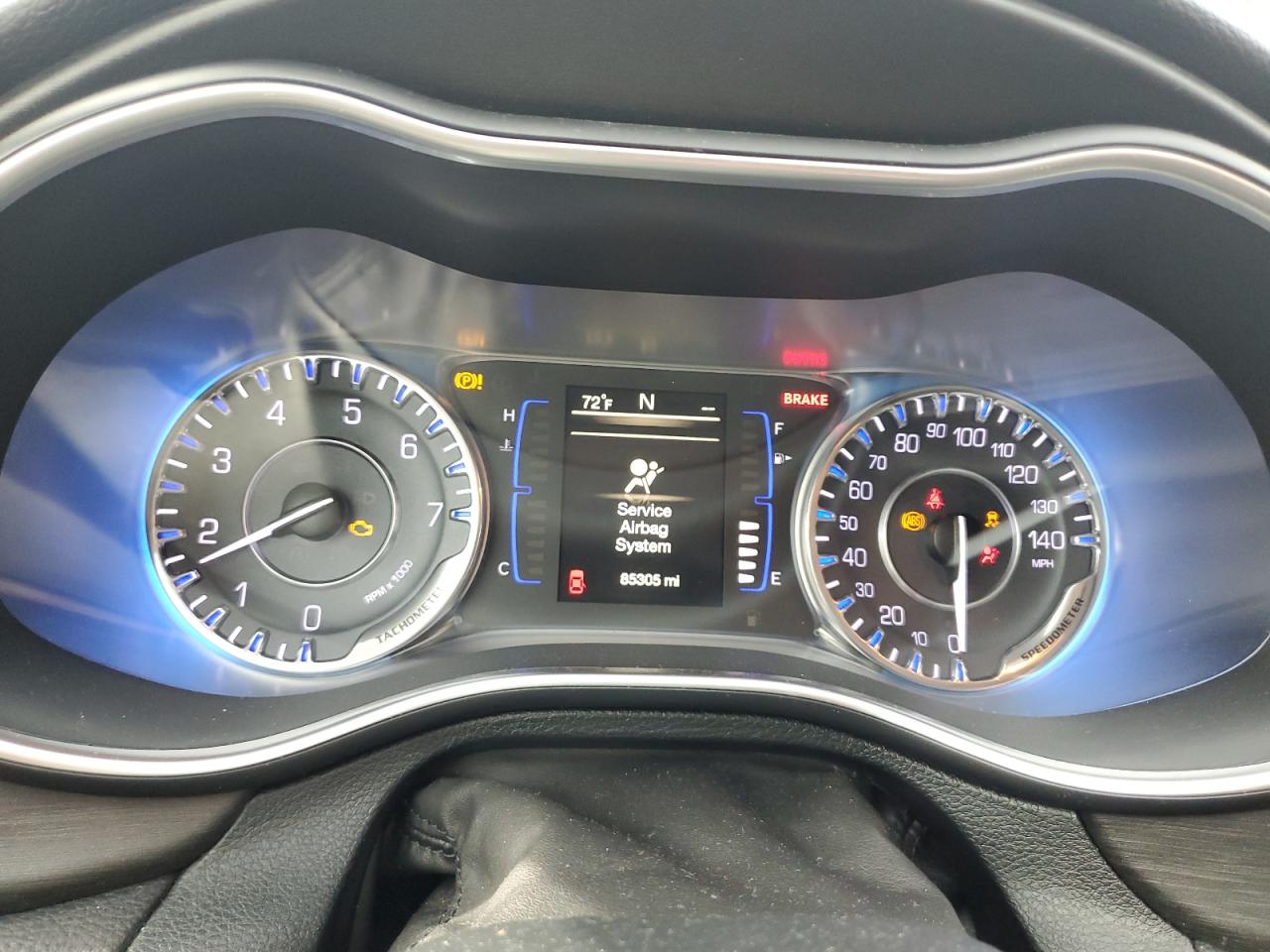 2016 Chrysler 200 - Image 9