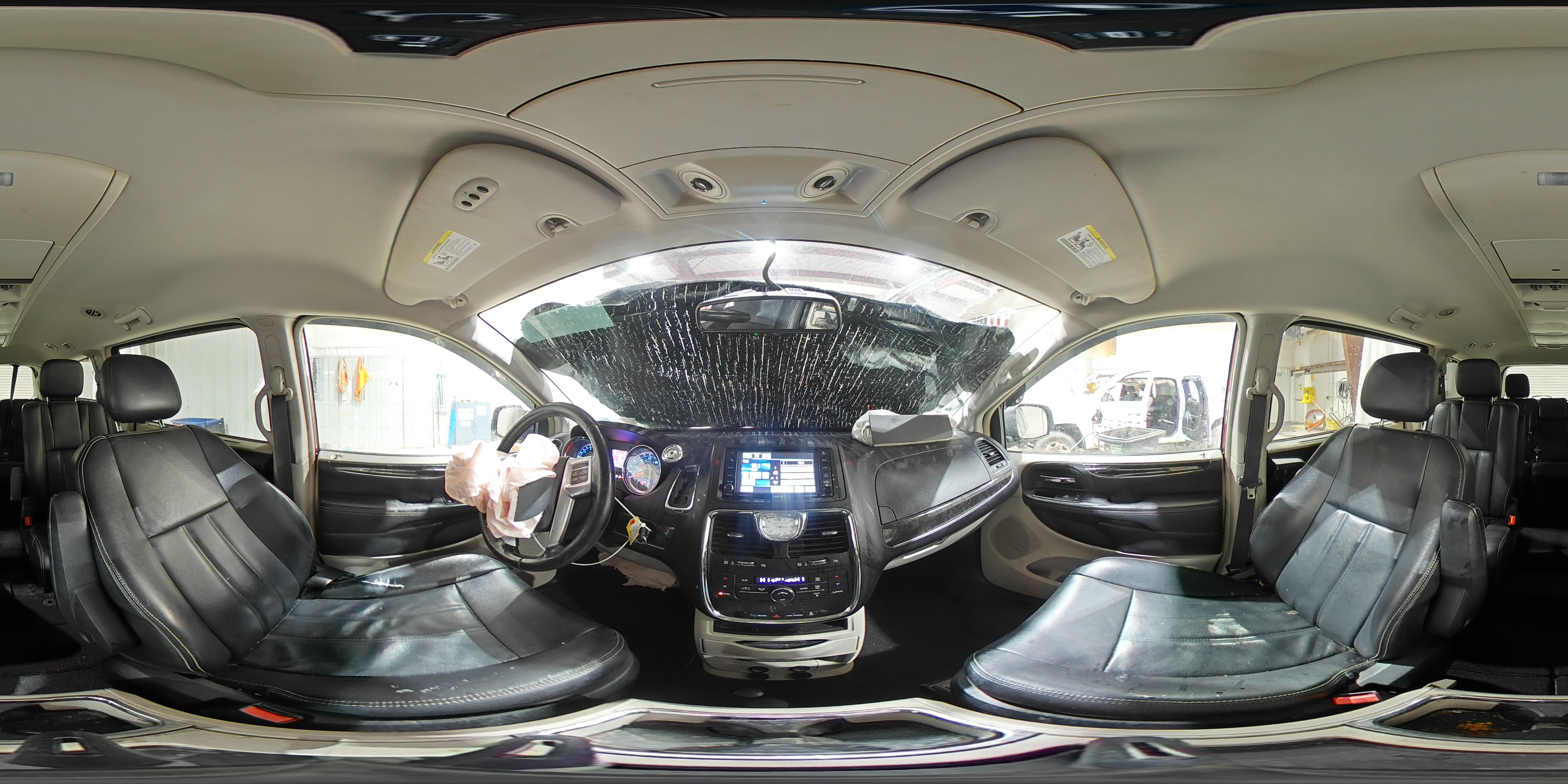 2013 Chrysler Town & Country - Image 16