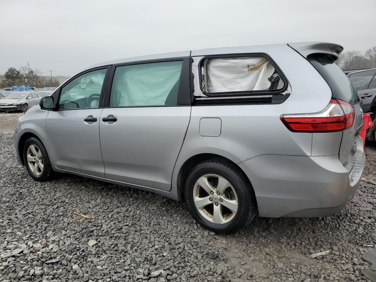 2017 Toyota Sienna - Image 2