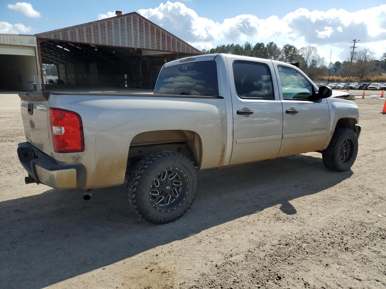 2009 Chevrolet Silverado - Image 3