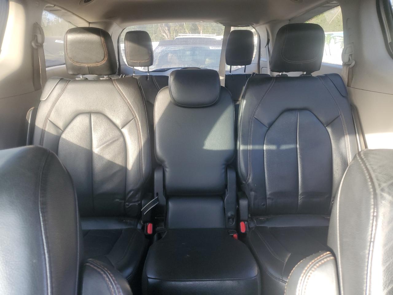 2017 Chrysler Pacifica - Image 10