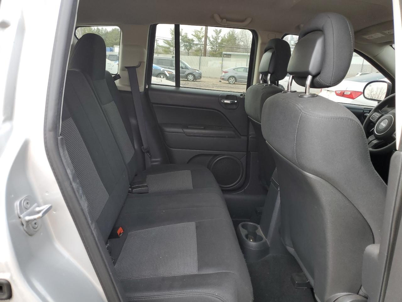 2012 Jeep Compass - Image 11