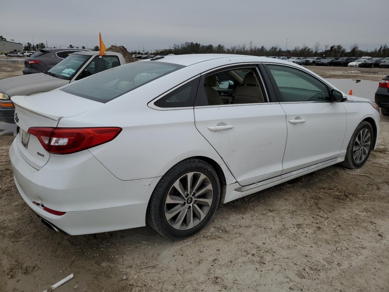 2015 Hyundai Sonata - Image 3