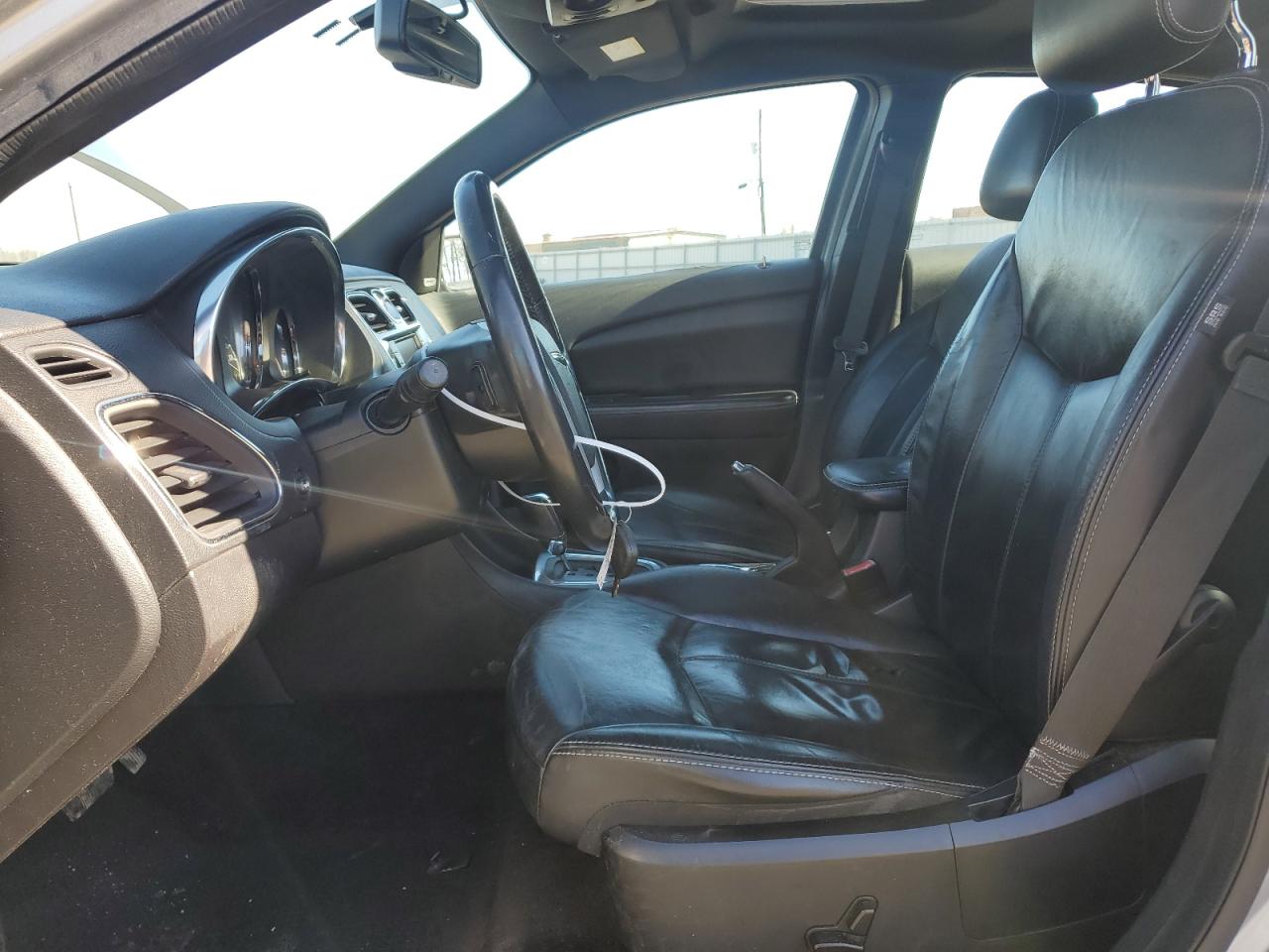 2014 Chrysler 200 - Image 7