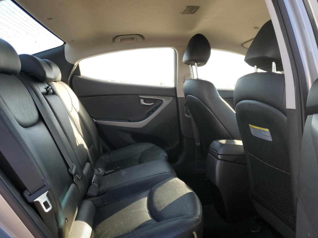 2015 Hyundai Elantra - Image 10