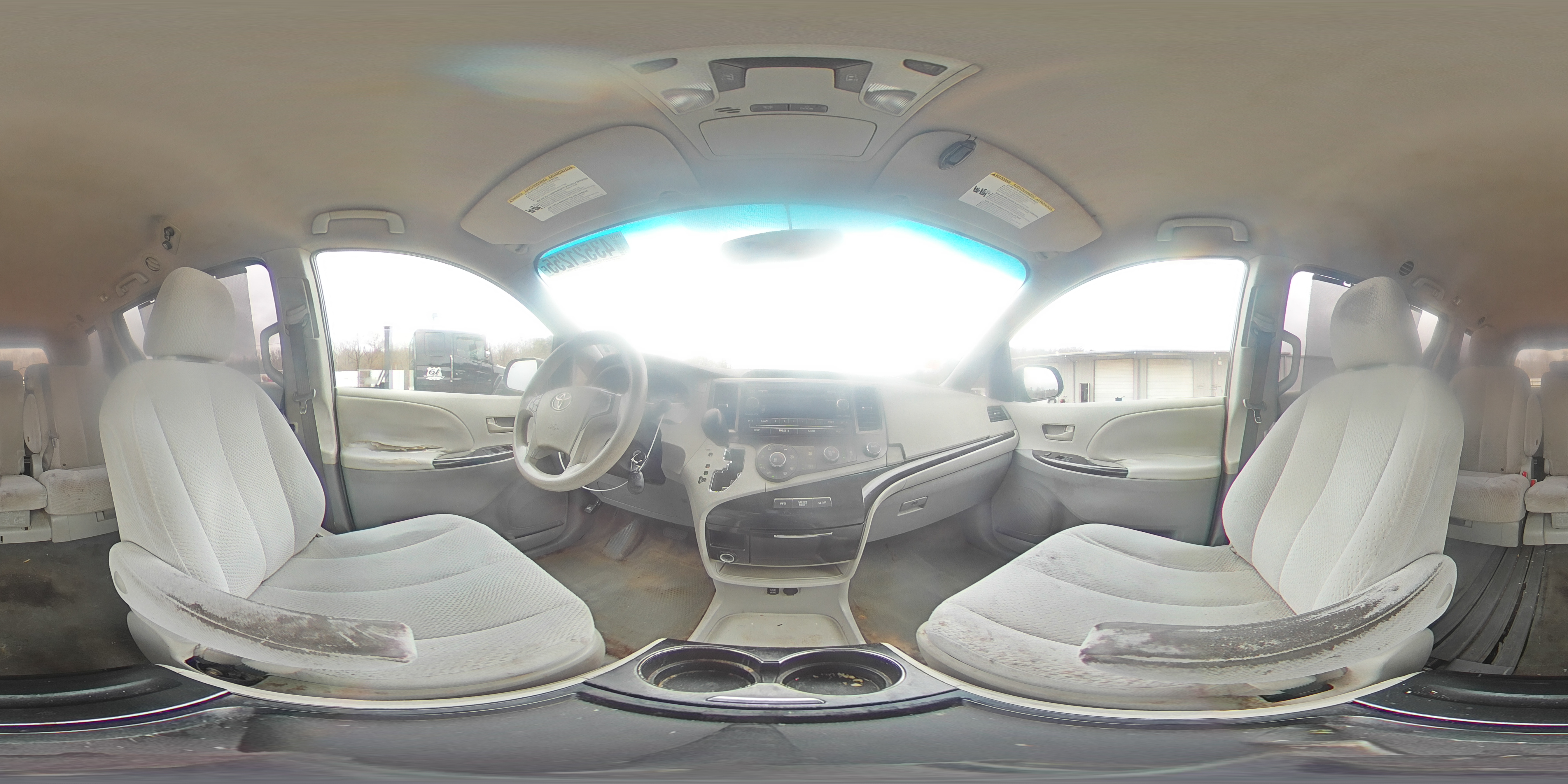 2011 Toyota Sienna - Image 13