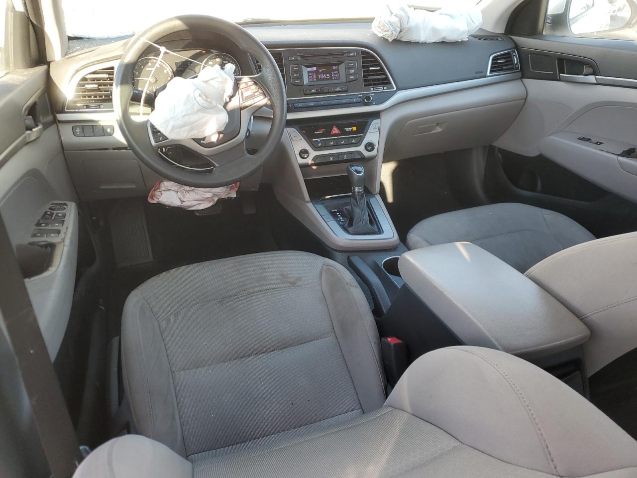 2017 Hyundai Elantra - Image 8