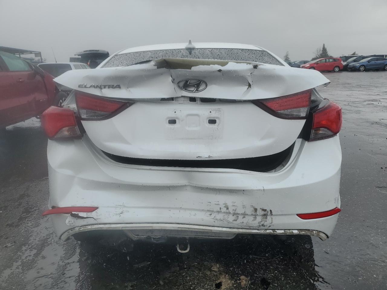 2016 Hyundai Elantra - Image 6