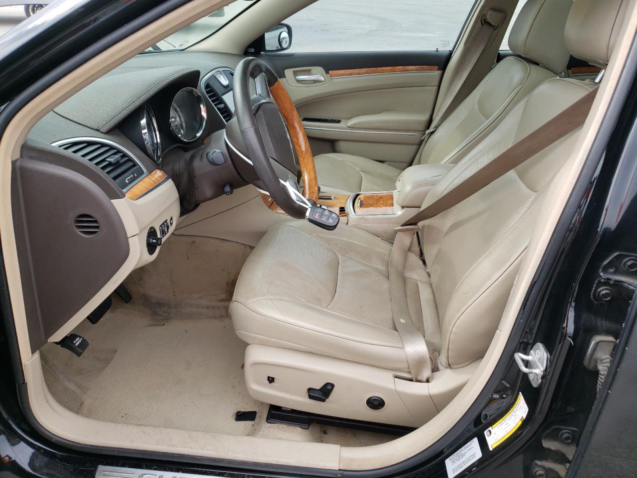 2014 Chrysler 300 - Image 7