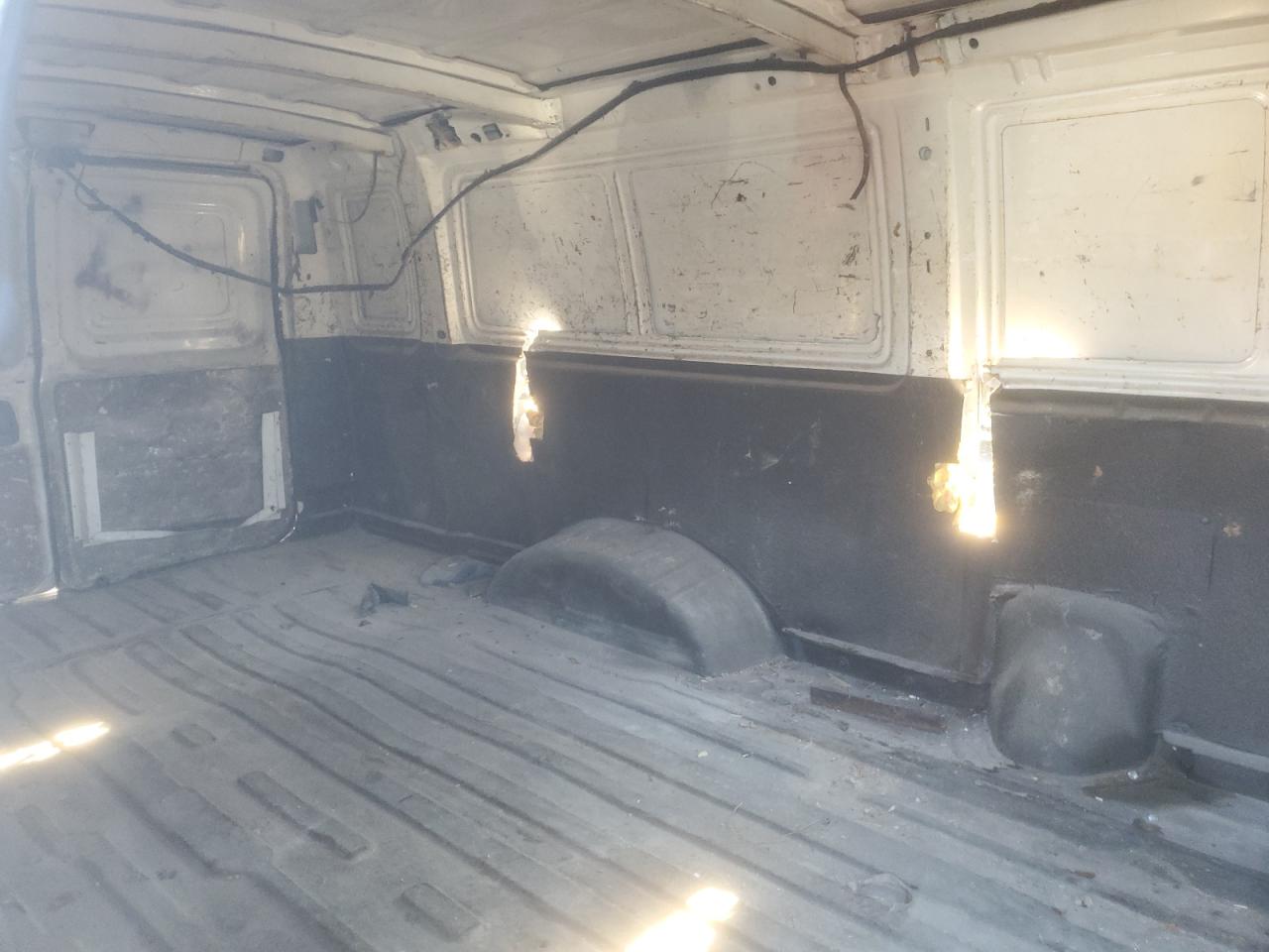 2004 Ford Econoline - Image 11