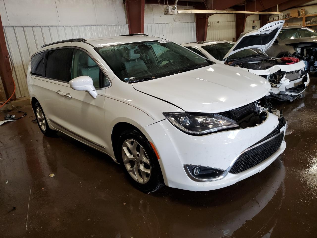 2017 Chrysler Pacifica - Image 4