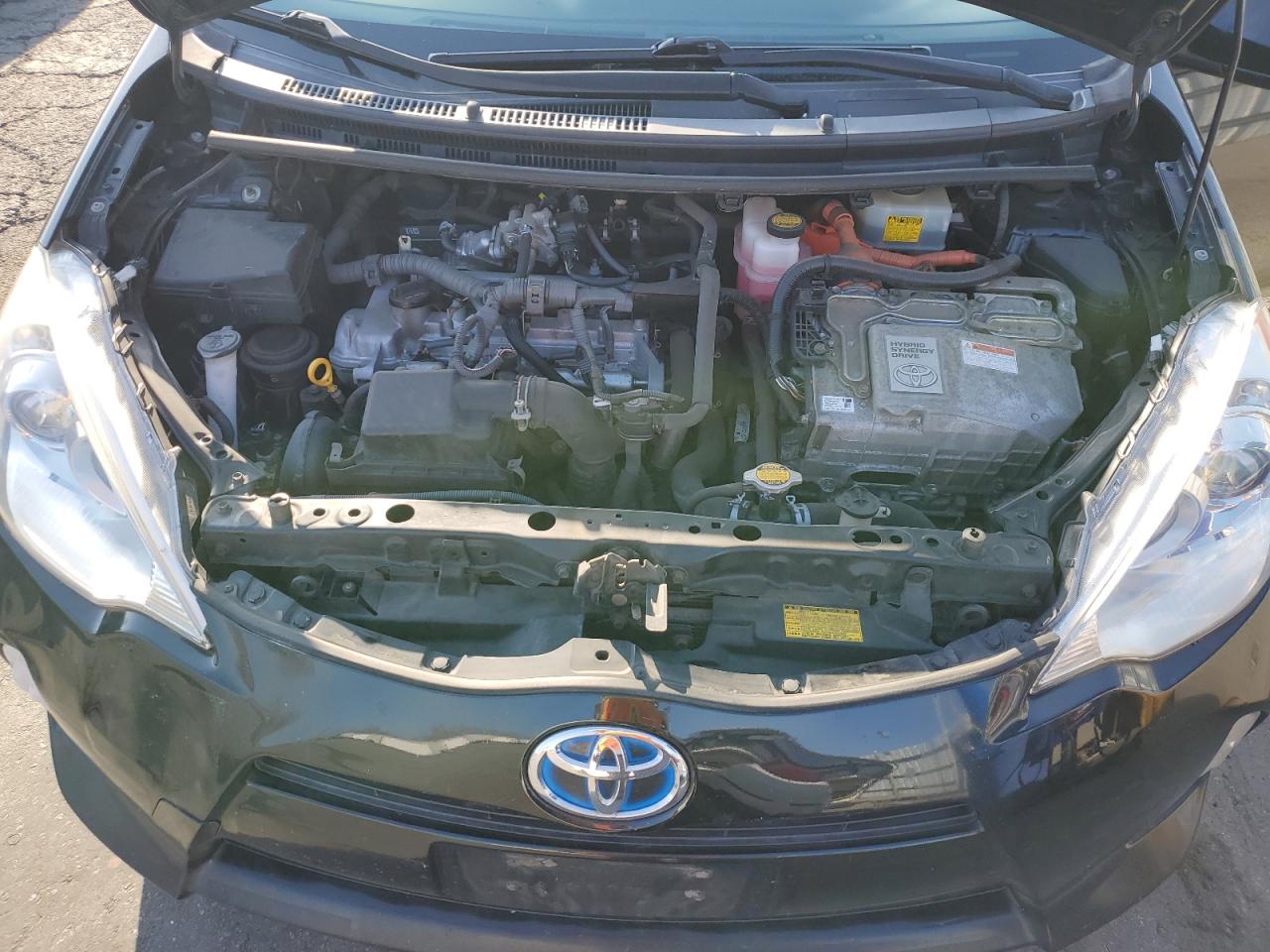 2012 Toyota Prius - Image 11