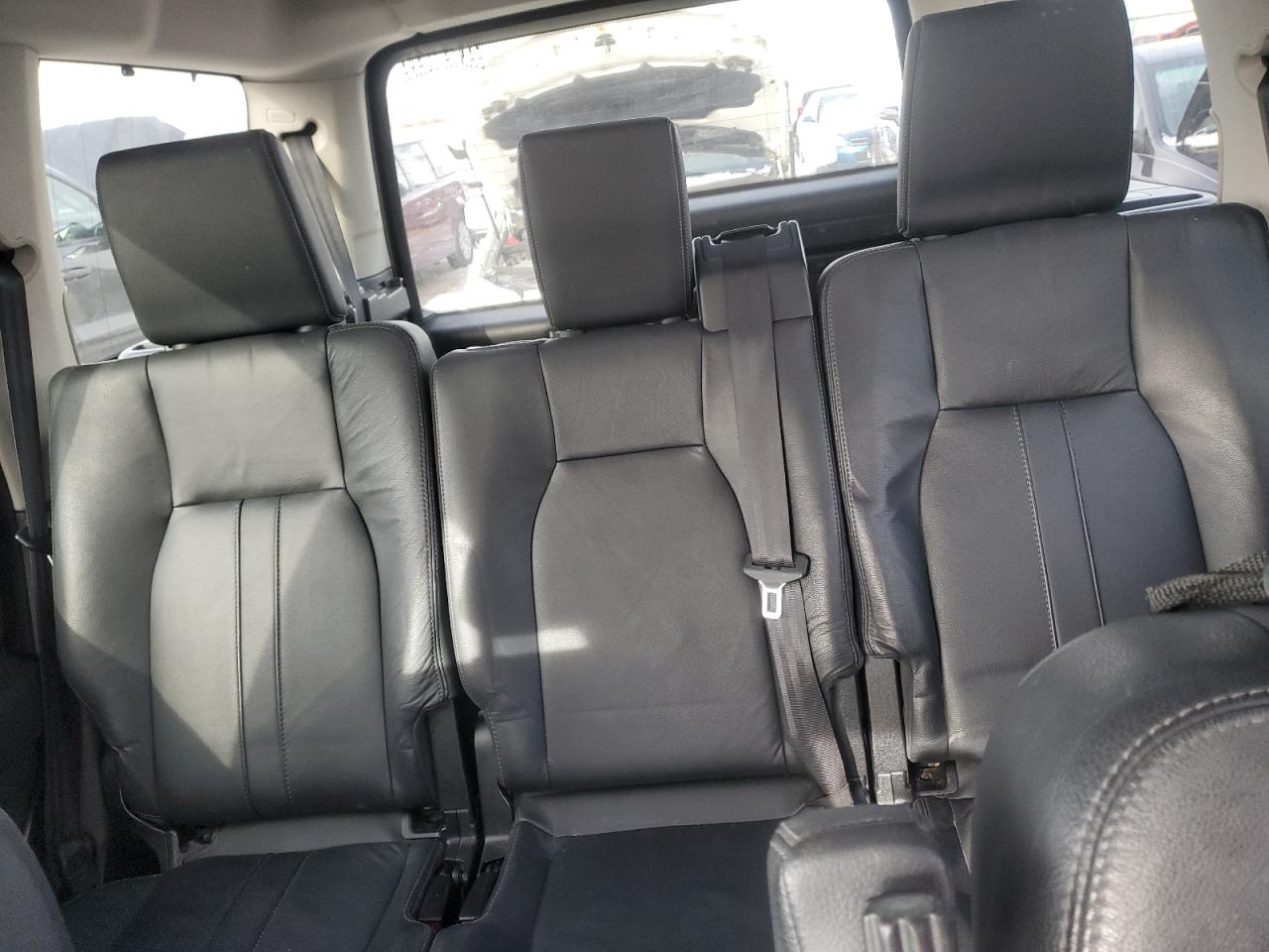 2013 Land Rover LR4 - Image 10