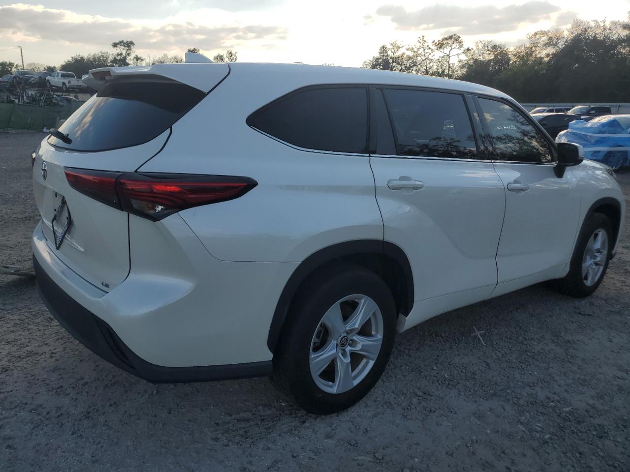 2021 Toyota Highlander - Image 3