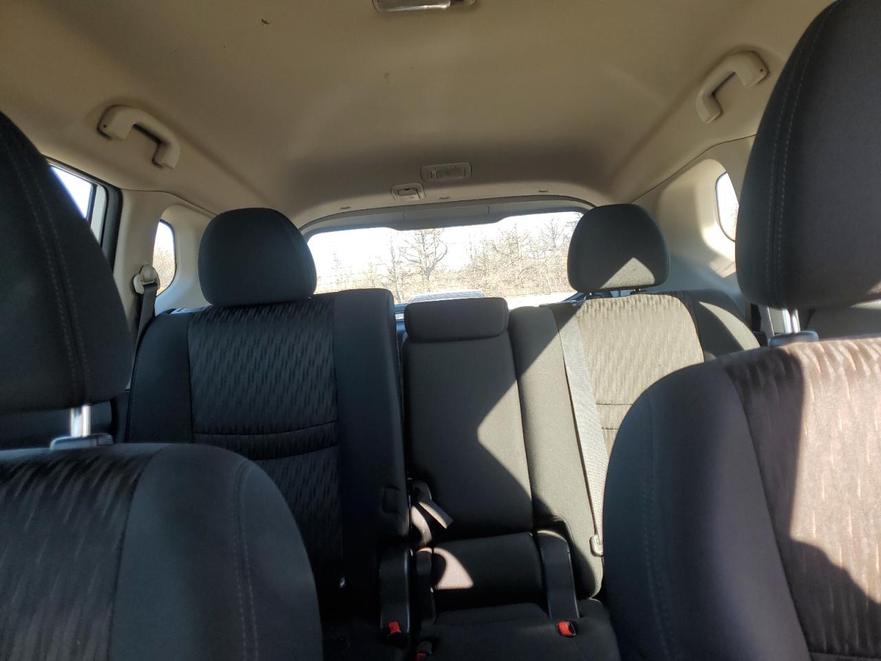 2018 Nissan Rogue - Image 10